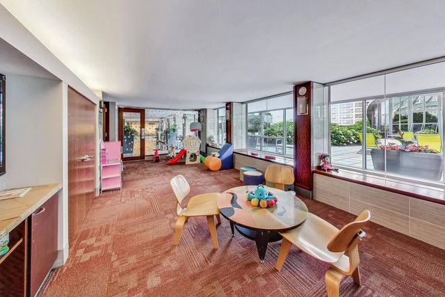 400 E RANDOLPH Street 3722, Chicago, IL 60601