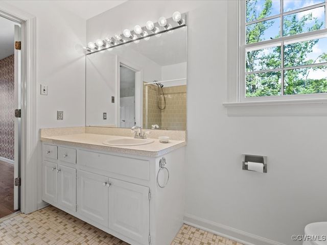 2340 Scarsborough Dr, North Chesterfield, VA 23235