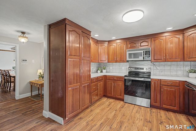 11 Thomas Street, Newington, CT 06111