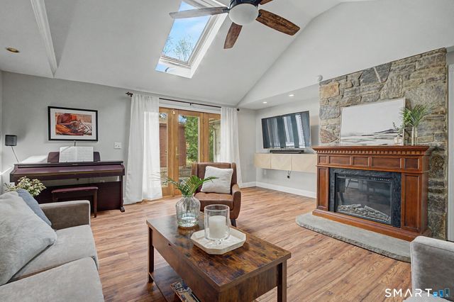 11 Thomas Street, Newington, CT 06111