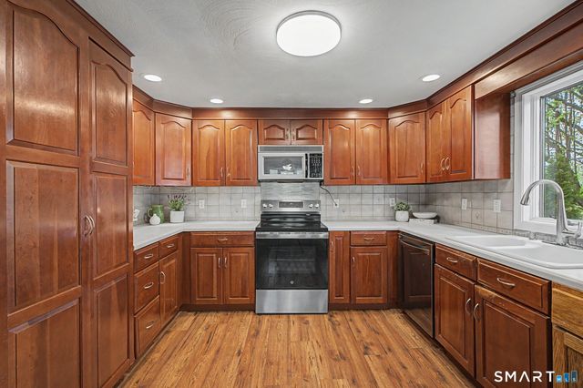 11 Thomas Street, Newington, CT 06111