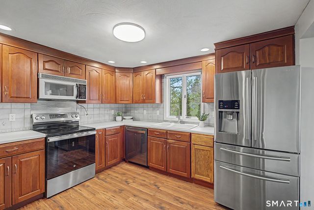 11 Thomas Street, Newington, CT 06111