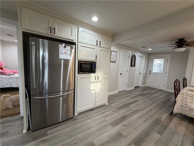 306 Moss Avenue, Hearne, TX 77859