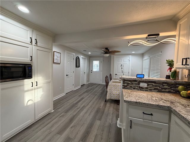 306 Moss Avenue, Hearne, TX 77859