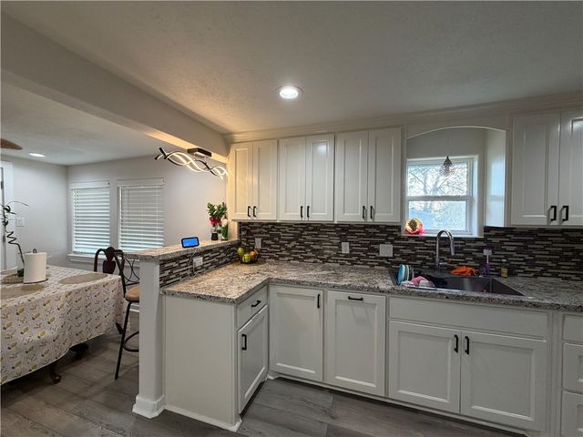 306 Moss Avenue, Hearne, TX 77859