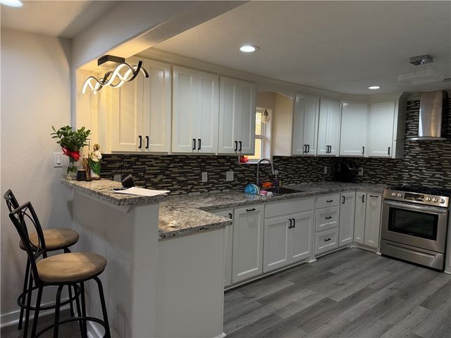 306 Moss Avenue, Hearne, TX 77859