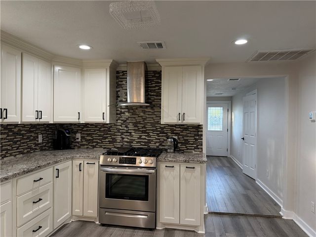 306 Moss Avenue, Hearne, TX 77859