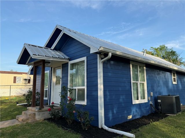 306 Moss Avenue, Hearne, TX 77859