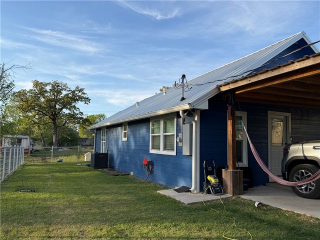 306 Moss Avenue, Hearne, TX 77859