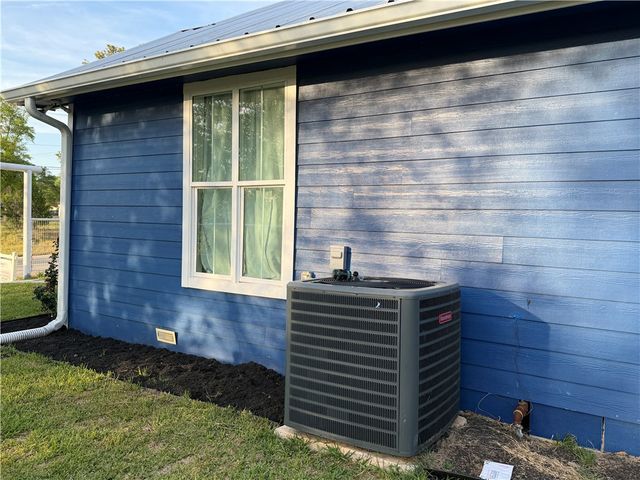 306 Moss Avenue, Hearne, TX 77859