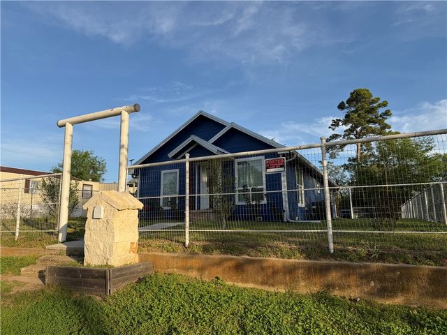 306 Moss Avenue, Hearne, TX 77859