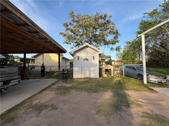 306 Moss Avenue, Hearne, TX 77859