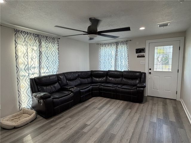 306 Moss Avenue, Hearne, TX 77859