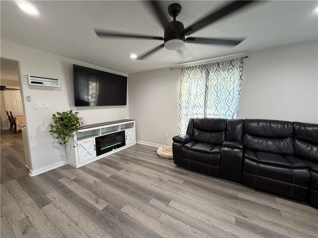 306 Moss Avenue, Hearne, TX 77859