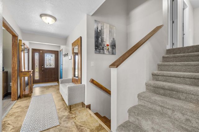 1821 TAMMY DR. SW, Minot, ND 58701