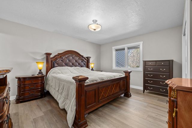 1821 TAMMY DR. SW, Minot, ND 58701