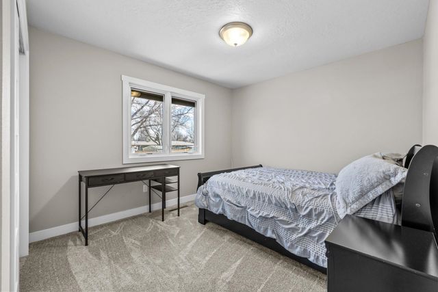 1821 TAMMY DR. SW, Minot, ND 58701