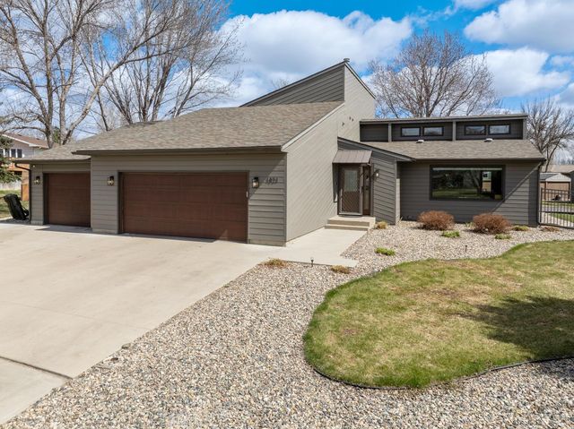 1821 TAMMY DR. SW, Minot, ND 58701