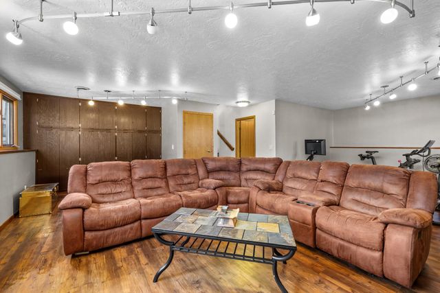 1821 TAMMY DR. SW, Minot, ND 58701
