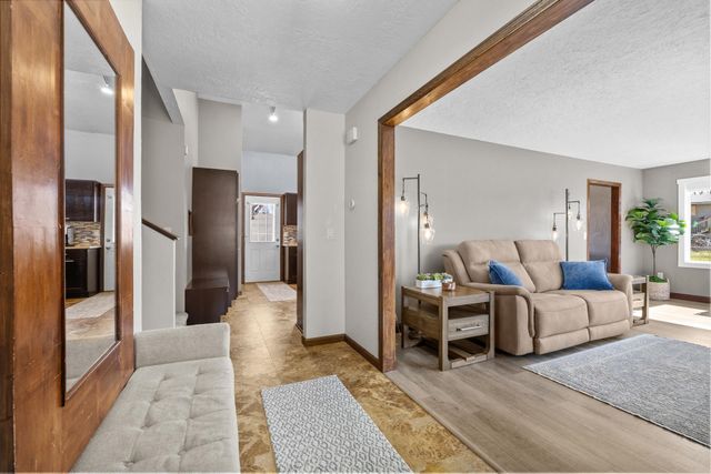 1821 TAMMY DR. SW, Minot, ND 58701