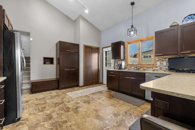 1821 TAMMY DR. SW, Minot, ND 58701