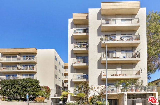 622 S Barrington Avenue 304, Los Angeles, CA 90049