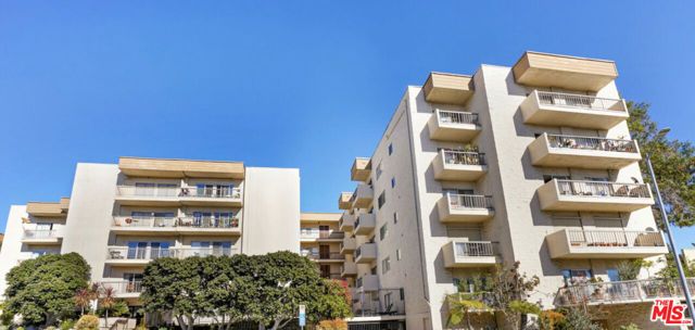 622 S Barrington Avenue 304, Los Angeles, CA 90049