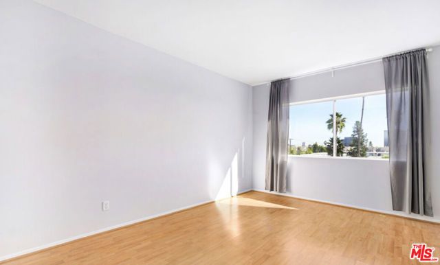 622 S Barrington Avenue 304, Los Angeles, CA 90049