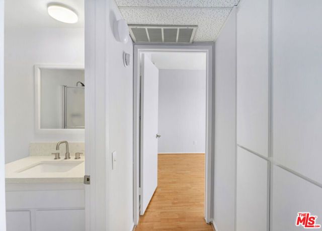 622 S Barrington Avenue 304, Los Angeles, CA 90049