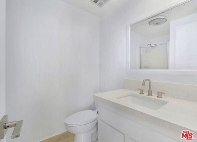 622 S Barrington Avenue 304, Los Angeles, CA 90049