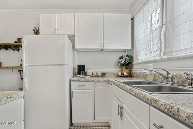 807 Weaver Pike, Bristol, TN 37620