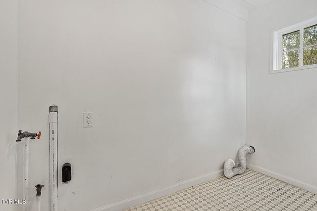 807 Weaver Pike, Bristol, TN 37620