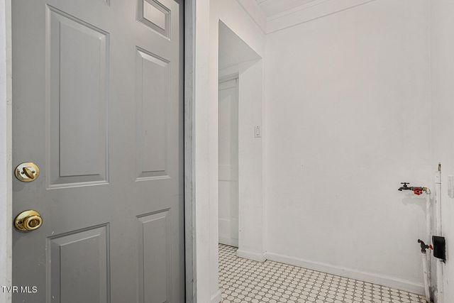 807 Weaver Pike, Bristol, TN 37620