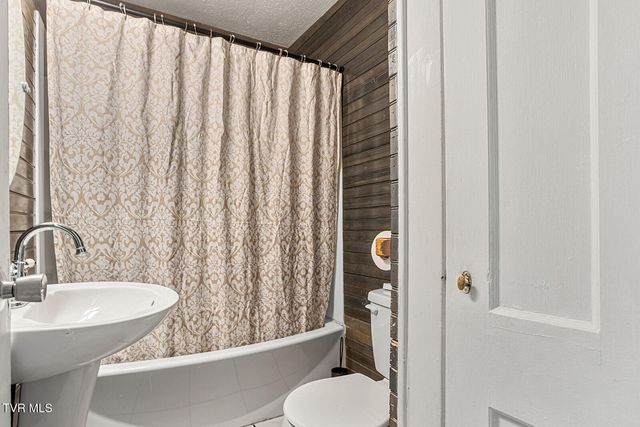 807 Weaver Pike, Bristol, TN 37620