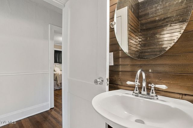 807 Weaver Pike, Bristol, TN 37620