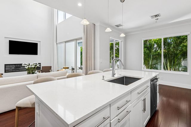 412 SE 4th Avenue, Delray Beach, FL 33483