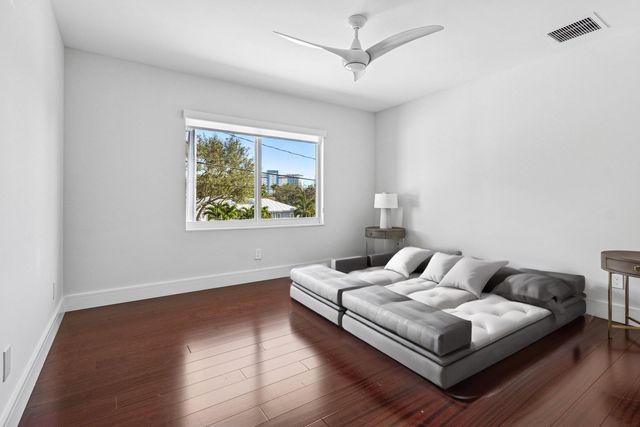 412 SE 4th Avenue, Delray Beach, FL 33483