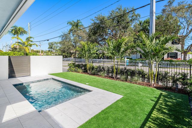 412 SE 4th Avenue, Delray Beach, FL 33483