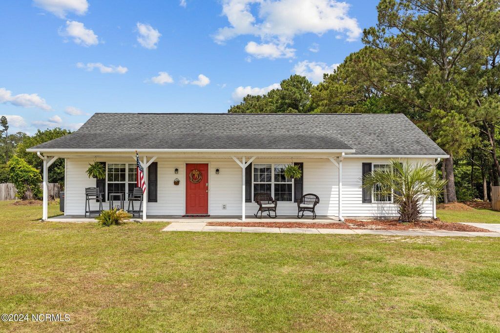 177 Avis Drive, Newport, NC 28570