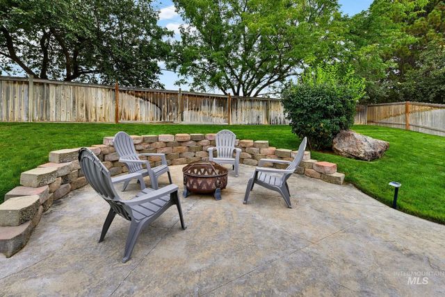 842 W Hackamore Ave, Nampa, ID 83686