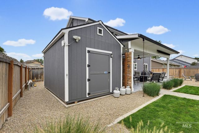 842 W Hackamore Ave, Nampa, ID 83686