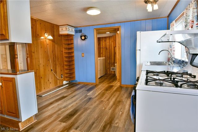 878 Ridge Road, Vienna, OH 44473