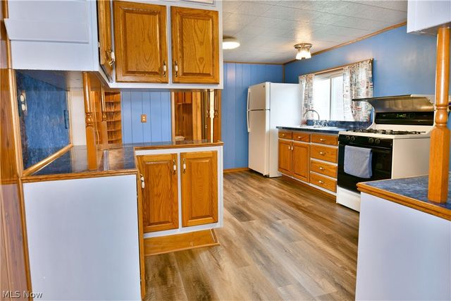 878 Ridge Road, Vienna, OH 44473