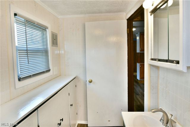 878 Ridge Road, Vienna, OH 44473