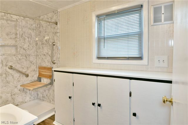 878 Ridge Road, Vienna, OH 44473