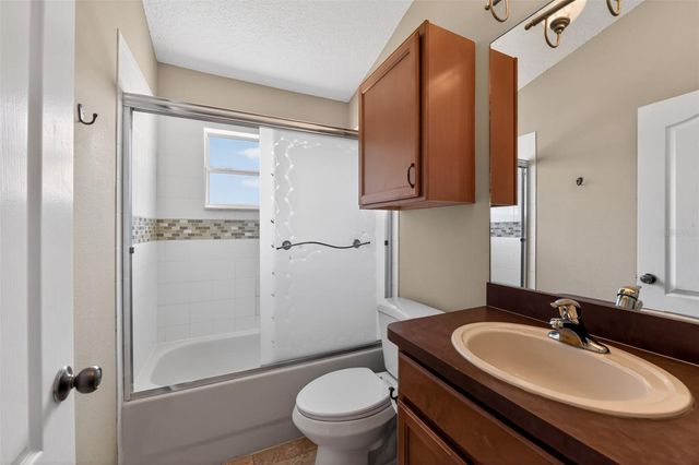 1833 MIRA LAGO CIRCLE, Ruskin, FL 33570