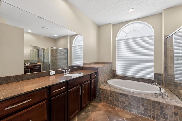 1833 MIRA LAGO CIRCLE, Ruskin, FL 33570