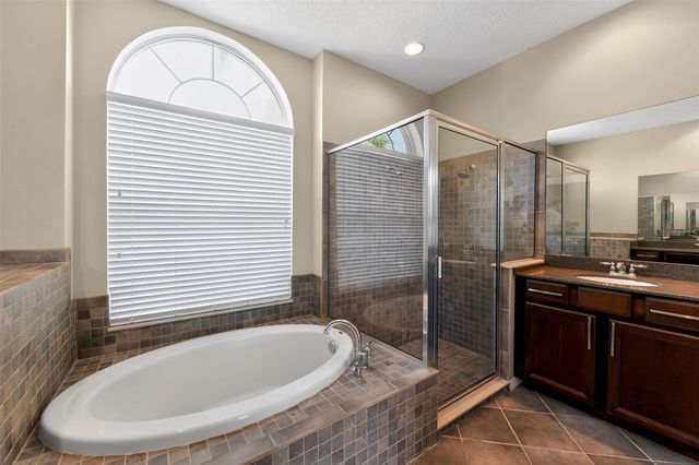 1833 MIRA LAGO CIRCLE, Ruskin, FL 33570