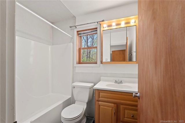 588 Webbs Hill Road cottage, Stamford, CT 06903