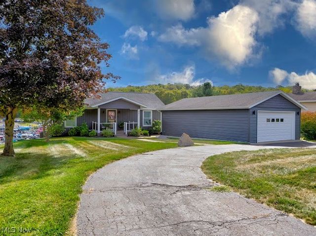 381 N Ridge Heights Drive, Howard, OH 43028